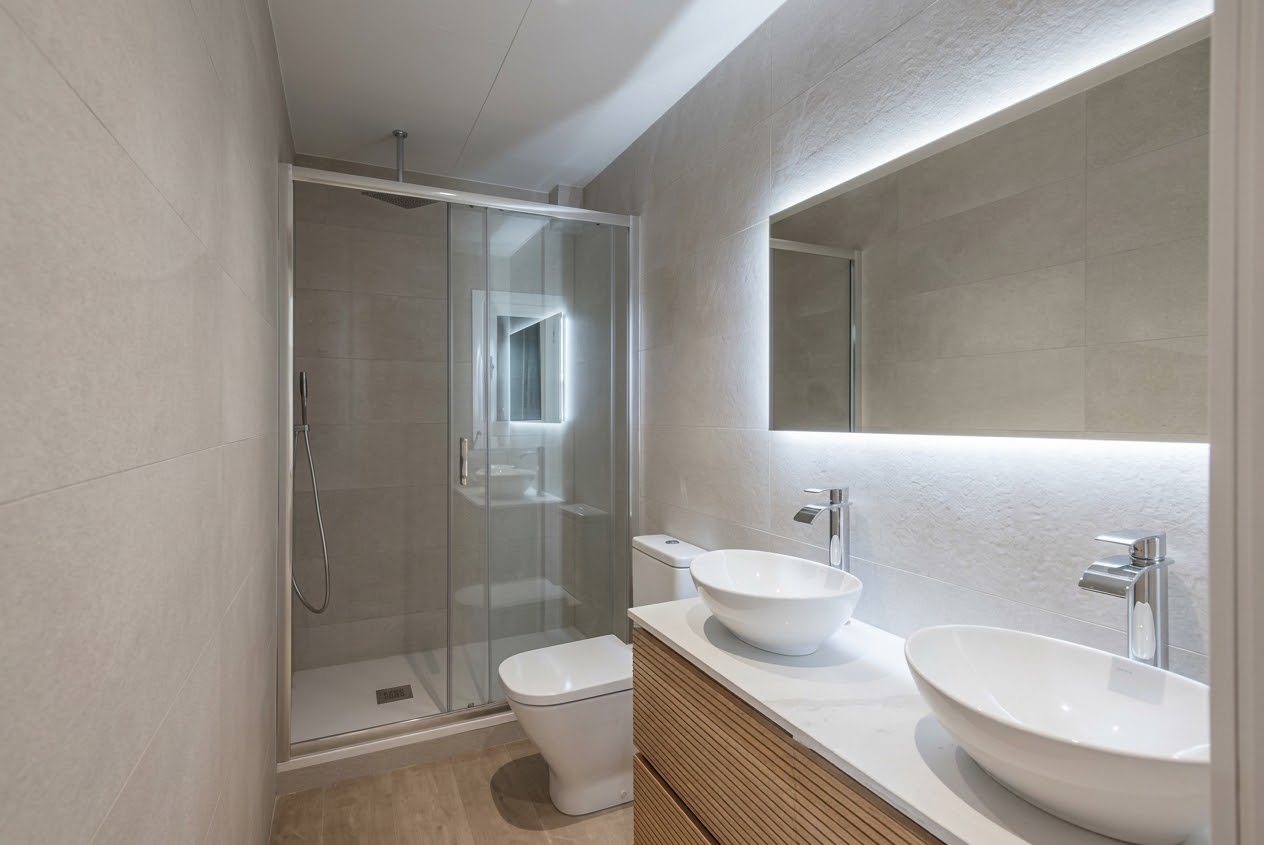 Baño 2 - Lavabo doble e iluminación LED